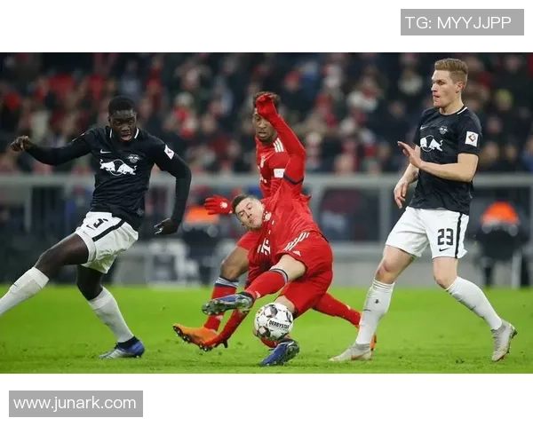 德甲焦点战巴黎圣日耳曼与莱比锡激战成和补时进球引发全场狂欢