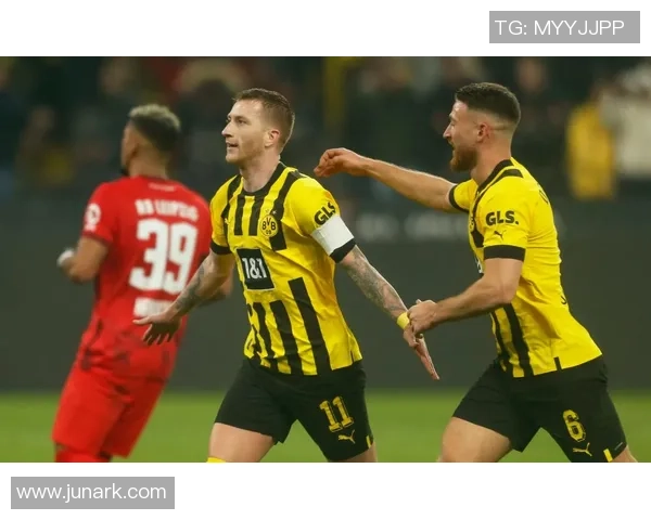 友谊赛惊现冷门多特蒙德逆转拜仁引爆全场热情分析